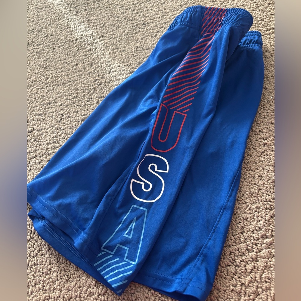 Under Armour boys size medium